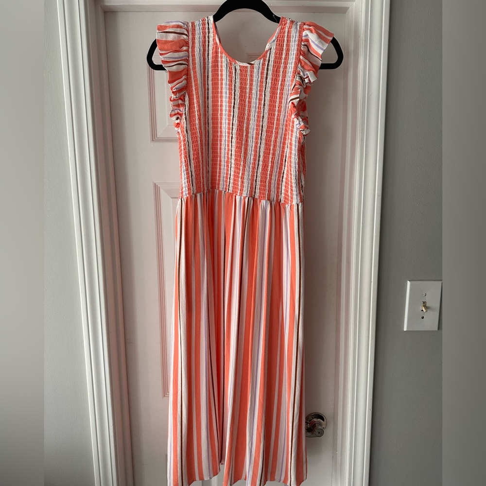 Women’s sleeveless smock dress